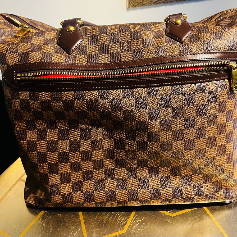 Authentic LV rare tote with side pockets! Glorious